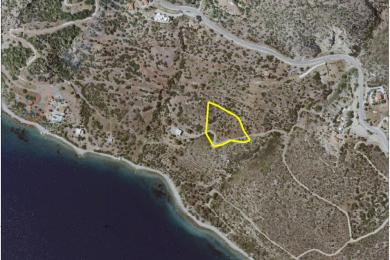 Λουτράκι έκταση 30.000τμ με ιδιωτική παραλία